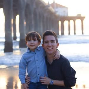 Meet your Posher, Derek enrique